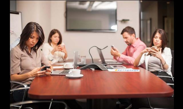 FOTO 4 | Radiodifusión social: las redes sociales están siendo invadidas por los organismos de radiodifusión tradicionales. Pero la mitad de los consumidores dicen que la IA sería útil para verificar los datos publicados en las redes sociales.