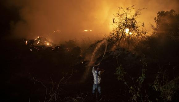 Para Joao Gaiva, agrónomo y ganadero del estado de Mato Grosso, los incendios ocurren porque "enyesaron al hombre pantanero: no le dejan limpiar los campos, con la idea de que quitar al hombre de aquí es la solución". (Foto: AFP)