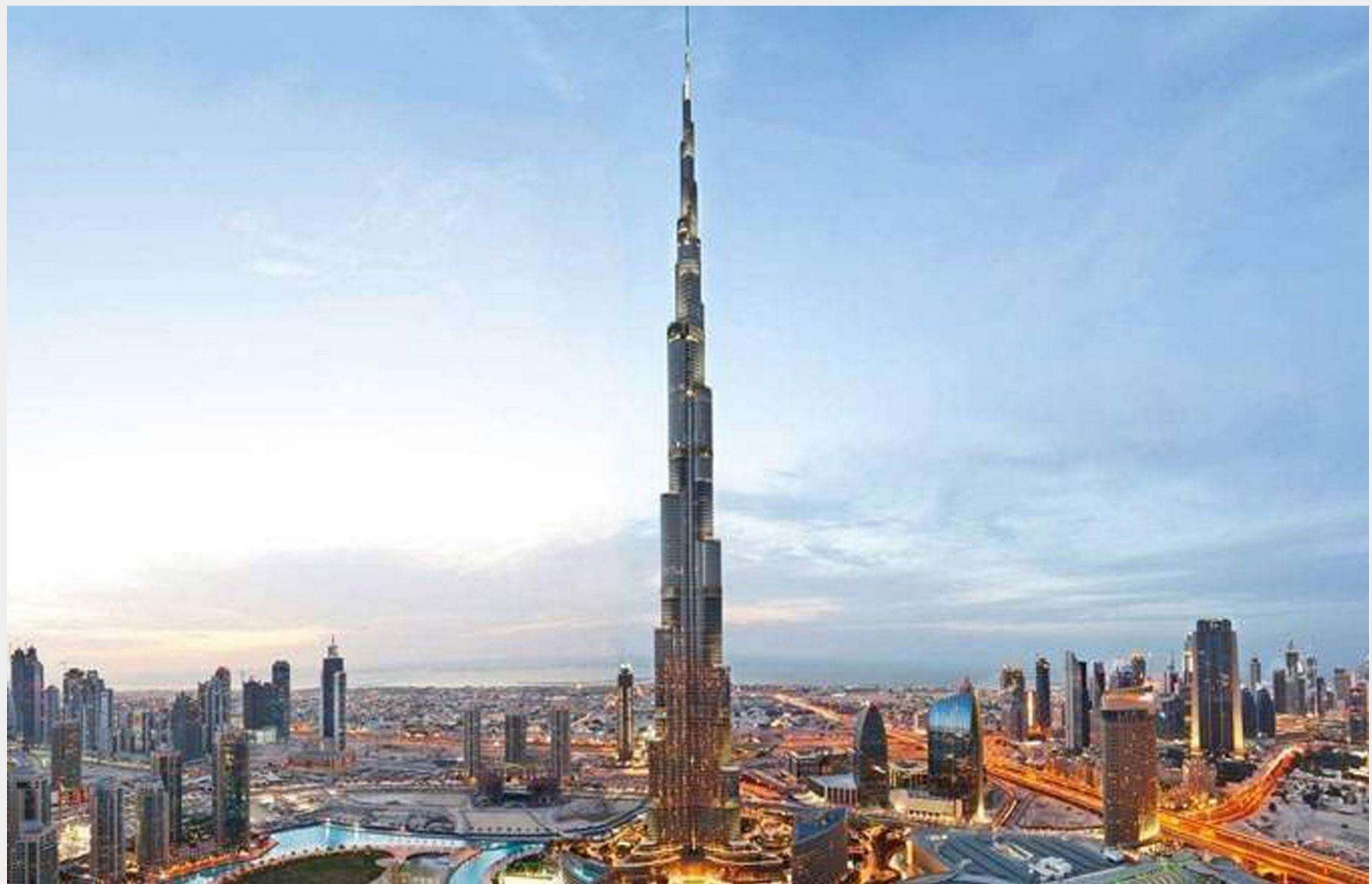 FOTO 1 | BURJ KHALIFA, DUBÁI: 1,7 MIL MILLONES DE DÓLARES.
Con una altura de 2.722 pies (830 metros) de altura, el Burj Khalifa de Dubái es la estructura más alta del planeta, pero ni siquiera es el edificio más caro de Dubái. Terminado en 2009 a un costo de 1.5 mil millones  de dólares (£1.1 mil millones), Burj Khalifa es solo el trigésimo edificio más caro del mundo.