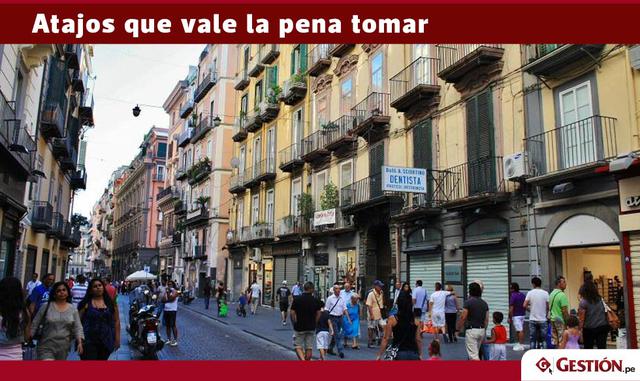 Luego llegarán a Nápoles –en bicicleta, tren o una combinación de ambas cosas. Ahí es donde pueden compensar la distancia que ahorraron al tomar el tren. Vayan en bicicleta a Sorrento “para ver el mejor paisaje”, dice Leuenberger, y sigan en barco o a pie