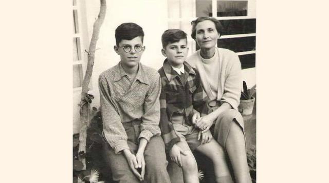En 1941 nació su hermano, Miguel Jorge. Él, a diferencia del ahora presidente de la República, un amante de las artes, se inclinó por las ciencias. Aquí en la foto los dos hermanos junto a su madre. (Foto: ppk.pe)