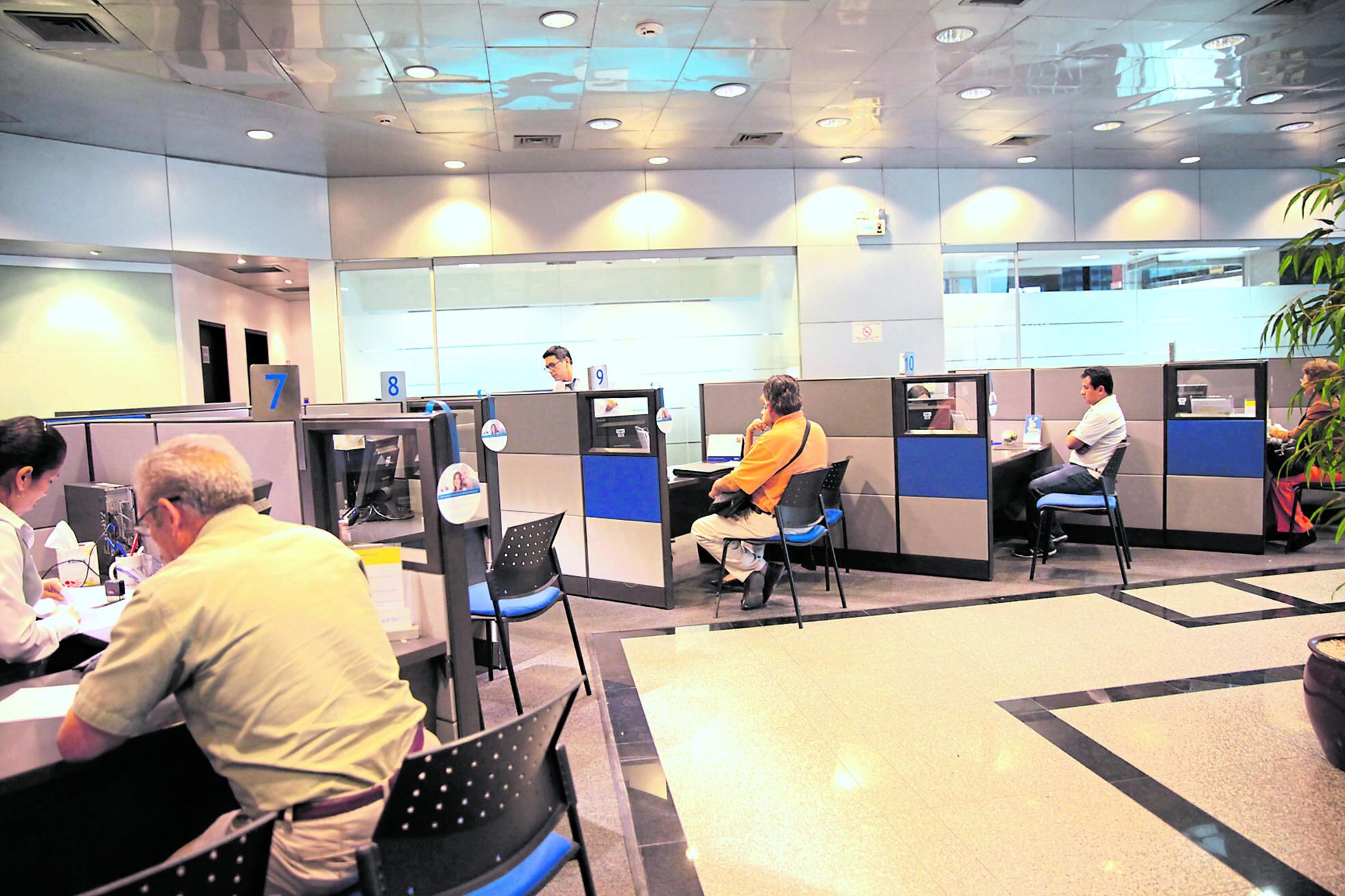 AFP. En el 2016 ofrecieron incluir en los estados de cuenta de afiliados una proyección de su pensión. Aún  no lo hacen. (Foto: GEC)