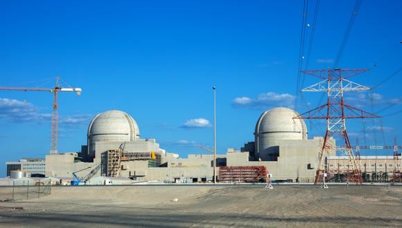 La planta de Barakah, ubicada en la costa del Golfo, debía estar en funcionamiento a fines de 2017, pero se enfrentó a una serie de retrasos que los funcionarios atribuyeron a los requisitos de seguridad y reglamentarios. (AFP).