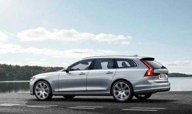 Nuevo V90: Este verano boreal, Volvo lanzará el V90, un auto familiar totalmente nuevo, y el V90 Cross Country, con tracción en las cuatro ruedas. Los modelos se sumarán a su V60 y V60 Cross Country de tamaño mediano para expandir la línea de modelos fami