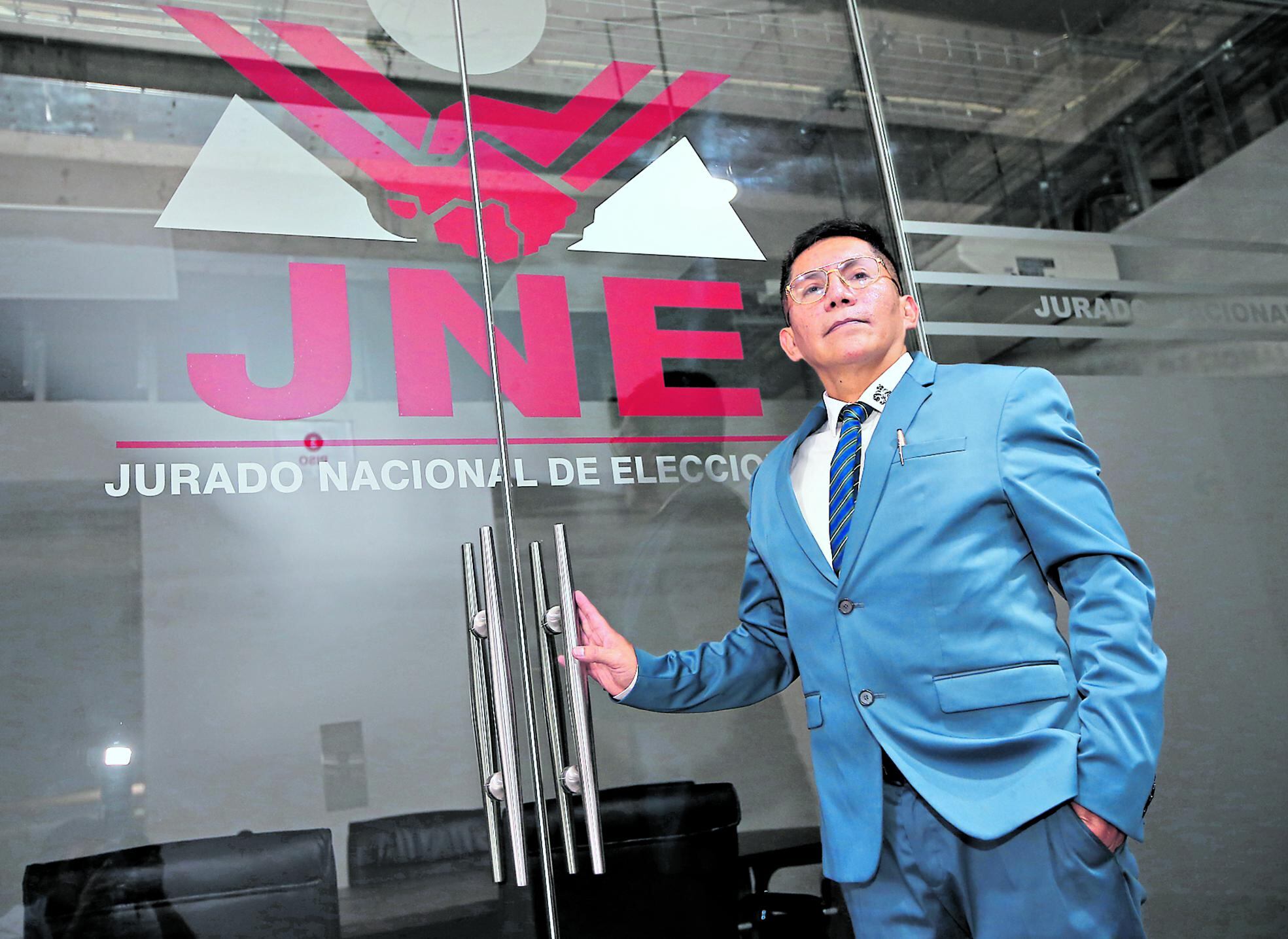 Fiscalización. Luis Carrasco informó que las deudas contractuales ordenadas por una sentencia se tenían que declarar. (Foto: Francisco Neyra)