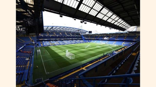 Vista del interior del estadio Stamford Bridge, de Londres, diseñado Archibald Letich.