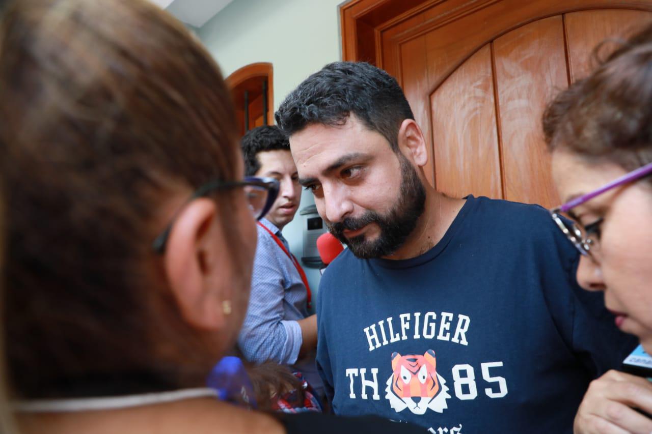 Jair Simon Valcarcel se presentó en en allanamiento en la casa de su padre (Foto: GEC).