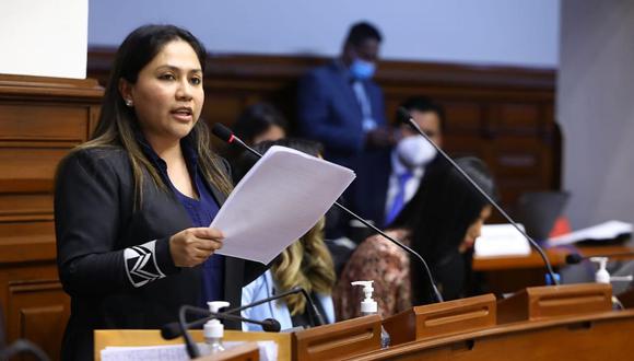 Heidy Juárez ha sido acusada de haber cobrado pagos irregulares a trabajadores. Foto: Congreso