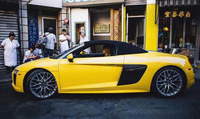 Pareció apropiado, no solo porque es un auto muy llamativo. Recientemente, la propia Audi se dio un golpe similar. La semana pasada, las autoridades alemanas anunciaron que habían descubierto más vehículos Audi equipados con sistemas para manipular prueba