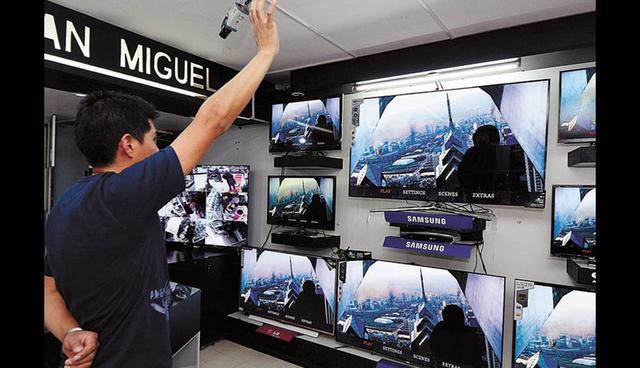 Foto 6 | Venta de televisores premium crecerá mpas de 35%, estimó Carlos Hinojosa, director senior de Consumer Electronics de Samsung Perú. El ticket promedio de ese segmento se acerca a los S/ 5,000, es decir cuatro veces más que el promedio del mercado total. (Foto: Difusión)