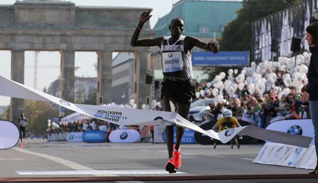 FOTO 6 | 2014: Dennis Kimetto. Auspiciador: Adidas. Tiempo: 2h 2min 57seg. (Foto: Reuters)