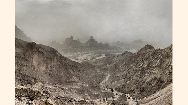 Jebel Hafeet – Emiratos Arabes Unidos, construida en la región desértica y montañosa de la región, se trata de una de las carreteras más caras del mundo: asciende a la montaña del mismo nombre a 1,219 metros, con más de 60 curvas.