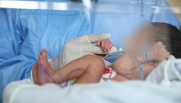 Ambos bebes llegaron al mundo a fines de marzo a través de cesáreas en el hospital Rebagliati que atienda pacientes con COVID-19 (Foto.: Difusión)