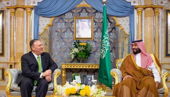 “Este es un ataque a una escala que no habíamos visto antes”, dijo Mike Pompeo a periodistas antes de aterrizar en Yeda para sostener conversaciones con el príncipe heredero Mohammed bin Salman. (Foto: Reuters)