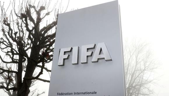 El logo de la FIFA en Zurich  November 18, 2020. REUTERS/Arnd Wiegmann/File Photo
