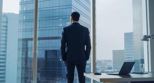 FOTO 5 | 5. Invierte en activos inteligentes,los ricos mantienen su fortuna no gastando todos sus fondos en ropa o vehículos de lujo (Foto: iStock)