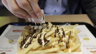 McDonald’s supera escándalos en Japón ofreciendo papas con chocolate