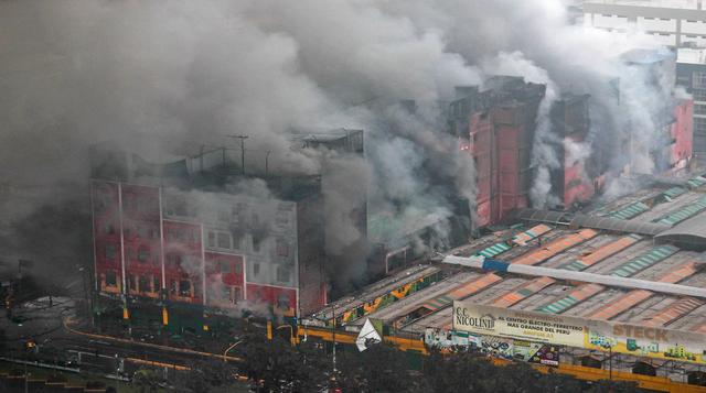 Viernes 23. A raíz del incendio en la galería Nicolini, la Comisión de Trabajo del Congreso citó al ministro de Trabajo y Promoción del Empleo, Alfonso Grados Carraro, el próximo martes 27 de junio en horas de la tarde para que explique las condiciones la