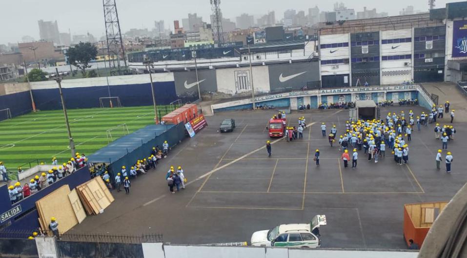 Iglesia Evangélica tomó posesión de la explanada de Matute esta madrugada. (Andina)