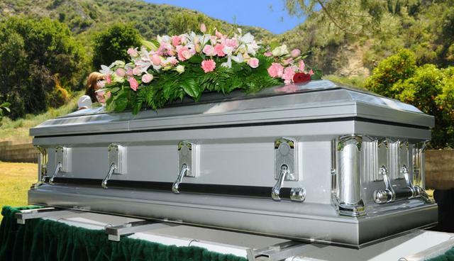 FOTO 6 | 6. Ataúdes. Rentar un ataúd podría sonar algo extraño, pero para muchas familias tiene un buen sentido financiero. El precio de los ataúdes ronda los $2,000, y como su principal propósito es usarlo durante el servicio funerario, muchos consumidores se pueden beneficiar de su renta.