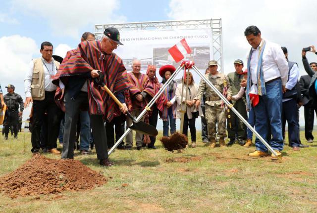 Foto 24: Según declaró PPK en su momento, con la adenda, el Estado ahorraría US$ 590 millones, que era el monto que este mantenía con el consorcio. Pero dado que las bases para la licitación, que se realizó en el gobierno anterior, no estaban claras surgió un conflicto político. El contrato se extendía por 40 años.
