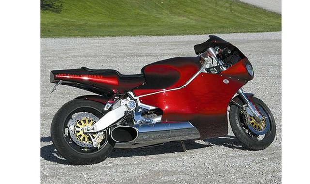MTT Y2K. También conocida como Y2K Turbine Superbike, es una motocicleta impulsada por un motor de turbina, creado por Motor Turbine Technologies Inc.