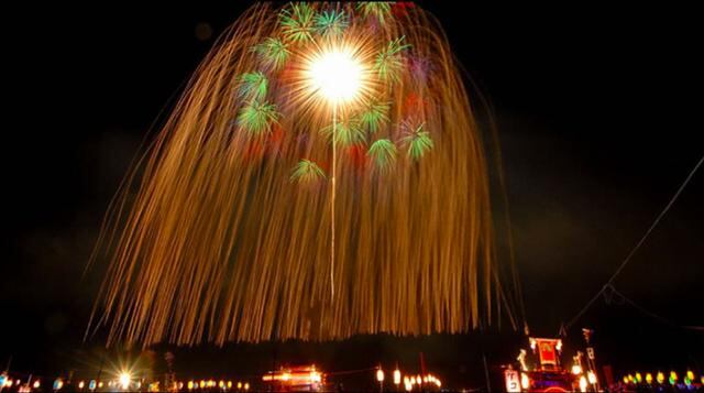 El proyectil aéreo más grande en un show de fuegos artificiales El 9 de septiembre de 2014 con motivo del festival Katakai-Matsuri, el mayor proyectil de esta naturaleza es lanzado en Honshu, Japón. Localmente se le conoce como el "Yonshakudama"