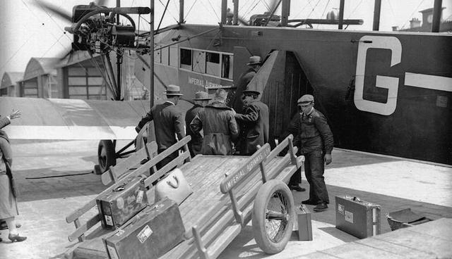 FOTO 2 |  Un avión tipo W de Imperial Airways. Este fue la primera aeronave en contar con un lavabo para uso de los pasajeros. (Foto: The History Press)