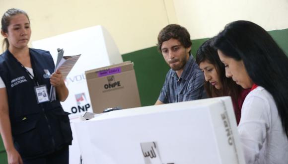 Ministro de Salud recordó que ya existen protocolos sanitarios aprobados para la realización de las elecciones en abril, acordadas con la ONPE. (Foto: Andina)