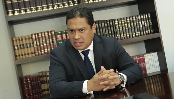 Fernando Silva afirma que su patrocinado responderá sin restricciones a las dudas de la Fiscalía. (Foto: Diana Chávez)