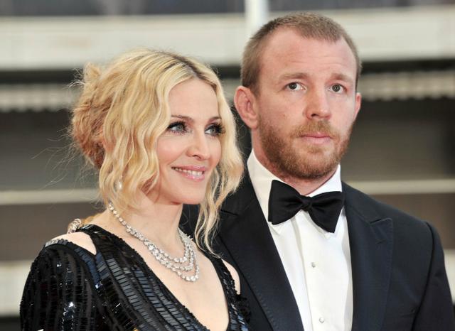 Madonna y Guy Ritchie: La cantante tuvo que desembolsar US$ 80 millones para separarse del cineasta británico, con quien estuvo casada durante 8 años. (Foto: AFP)