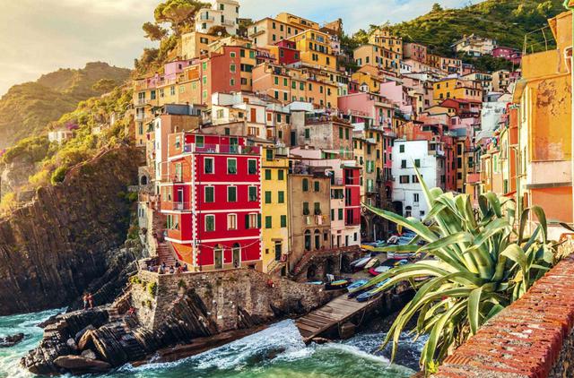 FOTO 8 | CINQUE TERRE (ITALIA). Este pintoresco rincón de Italia, declarado Patrimonio de la Humanidad, ha limitado sus turistas a 1,5 millones cada año, tras recibir 2,5. Sin embargo, una cosa es lo que está sobre el papel y otra es lo que pasa en realidad.