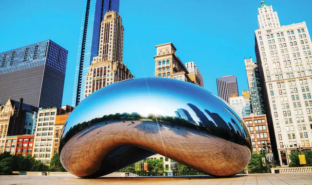 FOTO 5 | Millennium Park, Chicago, Illinois. Turistas de todas partes del mundo acuden a este parque para tomarse fotografías delante de esta escultura.