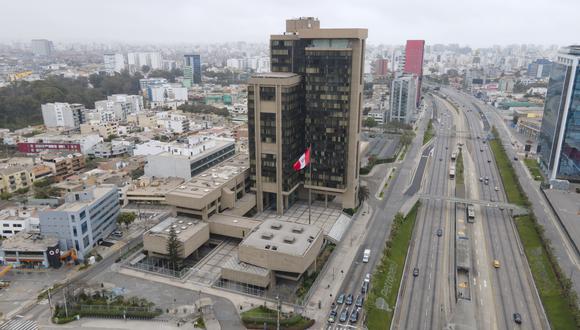Petroperú queda fuera de cualquier portafolio de inversión: su bono es considerado “basura” por Fitch y solo útil para la especulación.(Foto: Jorge Cerdan)