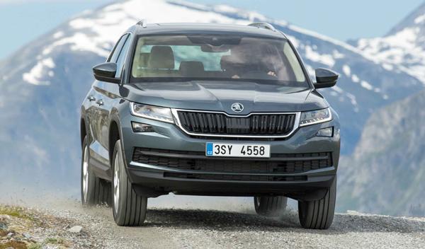 FOTO 4 | 6. Dacia Duster (Desde 10.990 euros)
El nuevo Dacia Duster aterriza en nuestro mercado en las próximas semanas. Según hemos podido ver esta nueva edición ofrece más de lo mismo pero con una revisión completa de todos sus apartados.
Su diseño mejora, pero no por ello sube su precio. Y es que estamos ante uno de los SUV más asequibles del mercado.