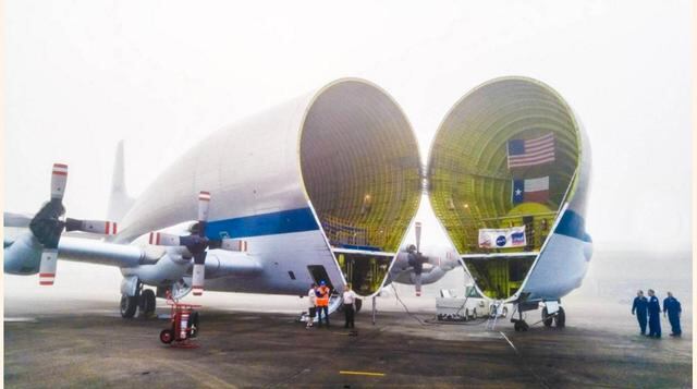 Avión Super Guppy Construido por Boeing, el Super Guppy es un avión de transporte utilizado par la NASA. En los últimos años, la agencia lo ha utilizado para transportar la nave Orion, con la que pretende regresar a la Luna o a Marte. (NASA)
