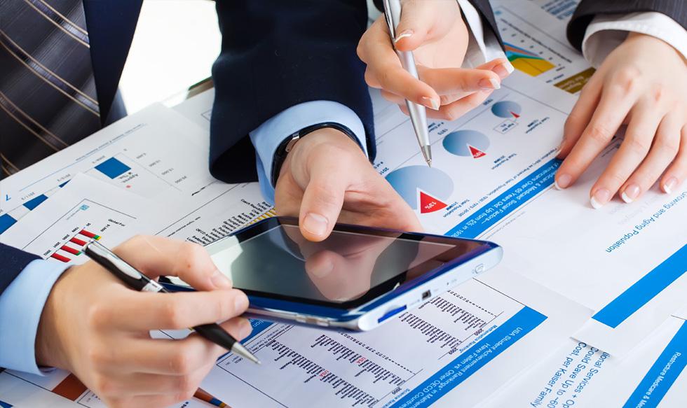 FOTO 3 | 3. Las inversiones en línea pueden ser una fuente de ingresos. De hecho, hay personas para quienes el trading se ha convertido en un estilo de vida y en su única fuente de ingresos. Sin embargo, esta no es una receta para todos, ya que requiere cierto tipo de mentalidad - como sucede con cualquier otra profesión. El trading puede ser completamente compatible con el resto de las actividades que realizas durante el día, ya que ofrece mucha flexibilidad con respecto al tiempo. Por lo tanto, se podría convertir en un atractivo agregado a tu salario mensual, por ejemplo.