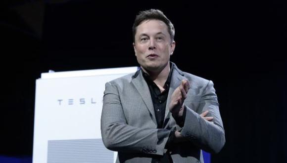 A Elon Musk se le atribuye frecuentemente la creación del primer automóvil eléctrico económicamente viable, el Tesla Roadster. (Foto: AFP)