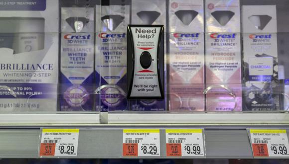 Productos, como las pastas dentales, son protegidos por las tiendas minoristas que vienen siendo afectadas por robos (Foto: AFP)