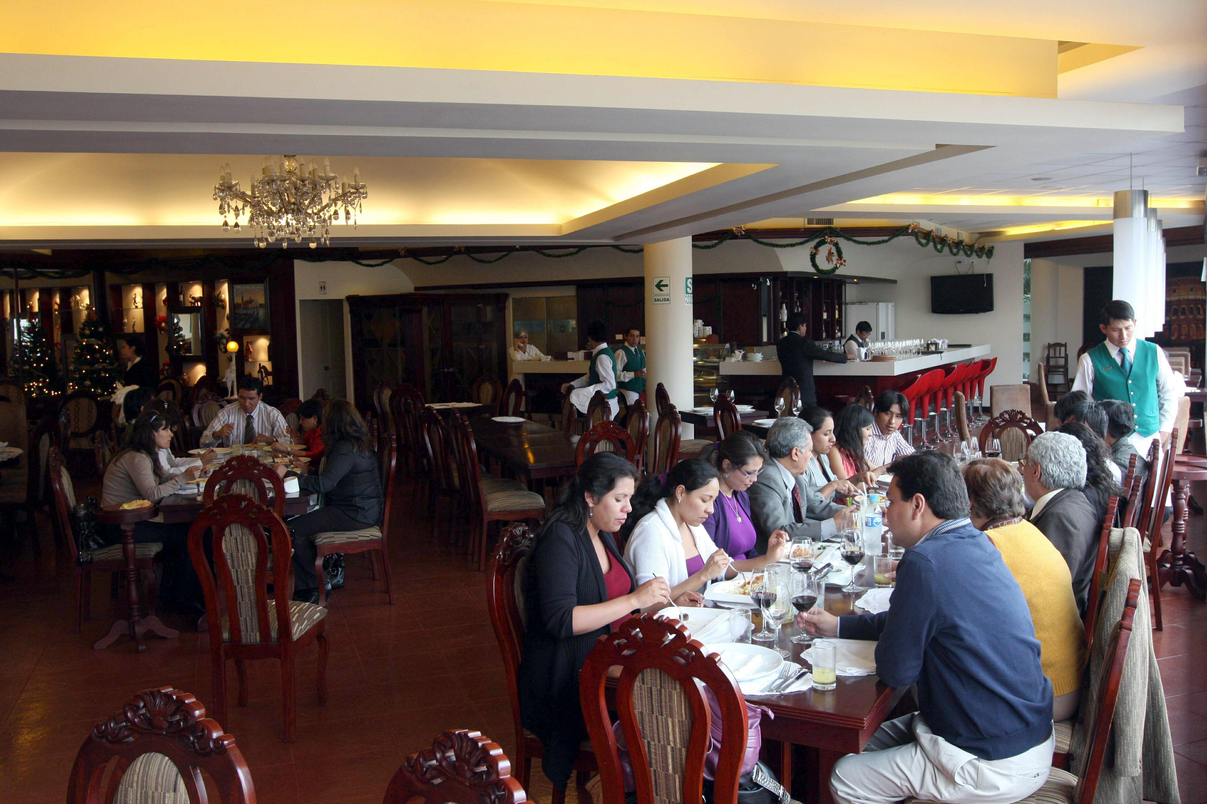 Los restaurantes que no opten por brindar sus servicios categorizados o calificados estarán bajo competencia exclusivamente de los municipios. (Foto: GEC)