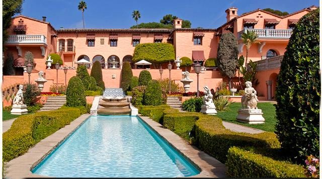 Este palacio de US$ 135 millones fue construido por el magnate editorial W.R. Hearst para la actriz Marion Davies. Ahí pasaron su luna de miel John F. Kennedy y Jacqueline Kennedy. (Foto: Expansion)