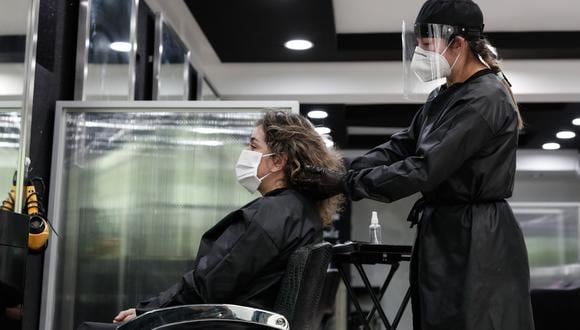Las peluquerías están facturando mucho menos de lo que esperaban tras el reinicio de actividades. (Foto: Angela Ponce / GEC)