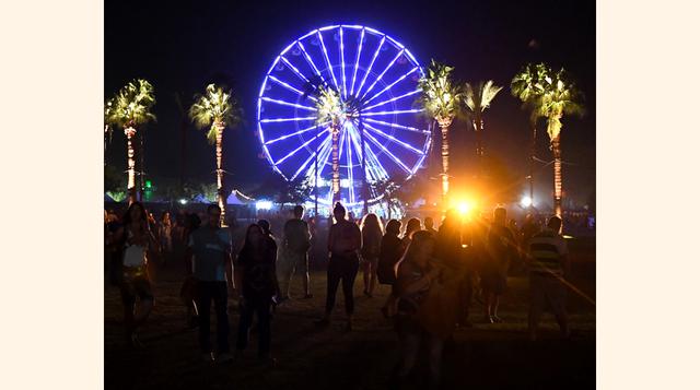 Debido a que las entradas para el festival se acabaron a las cinco horas de haber sido puestas a la venta en el pasado mayo, los organizadores decidieron presentarlo en dos fines de semana, el primero el que acaba de pasar, y el segundo será en noviembre.