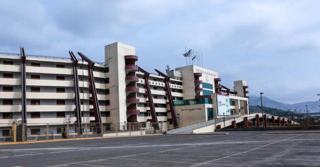 FOTO 7 | 7. El Palco Vargas Llosa. El palco presidencial lleva el nombre del escritor Mario Vargas Llosa, premio Nobel de Literatura en el 2010, quien es un declarado hincha del Universitario y ha sido reconocido como socio vitalicio del club crema, el más laureado del fútbol peruano con 26 campeonatos nacionales. (Foto: Diana Chavez)