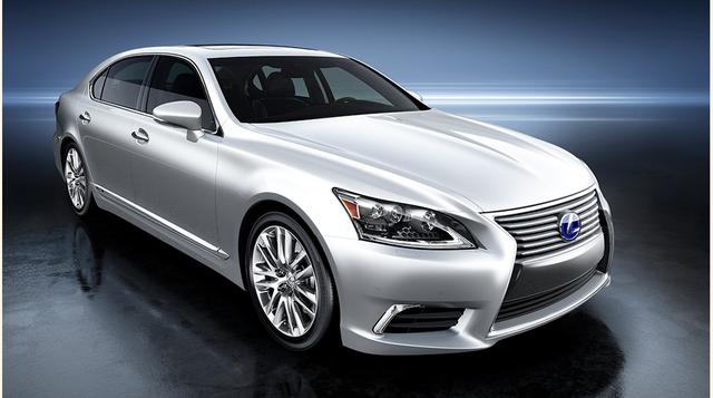 La empresa japonesa Toyota tomó como base el Lexus LS 600h y le incorporó un sistema inteligente que incluye radares, cámaras y un láser que permite detectar los objetos que rodean al vehículo. (Foto: Lexus)