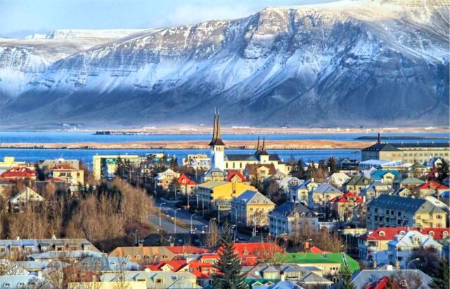 OTO 42 | USA VUELOS CON ESCALAS Y SÁCALES PROVECHO.  Hacer una reservación en los vuelos de escala puede que no venga a la mente como una forma conveniente de ahorrar en el transporte. Pero ya que muchos operadores ofrecen programas complementarios que te brindan la oportunidad de explorar un destino adicional antes de llegar a tu destino final, estas rutas ofrecen una propuesta atractiva para quienes se sienten motivados por el valor. Con Tap Air Portugal, por ejemplo, puedes aprovechar una escala gratuita en Oporto o Lisboa sin pagar un precio adicional, y puedes aprovechar promociones exclusivas y descuentos especiales. Mientras tanto, con Icelandair puedes pasar una semana extra en Reykjavik, y con Finnair puedes permanecer hasta cinco días en Helsinki en rutas entre Norteamérica y Asia o Europa, sin costo adicional. (Foto: Getty)