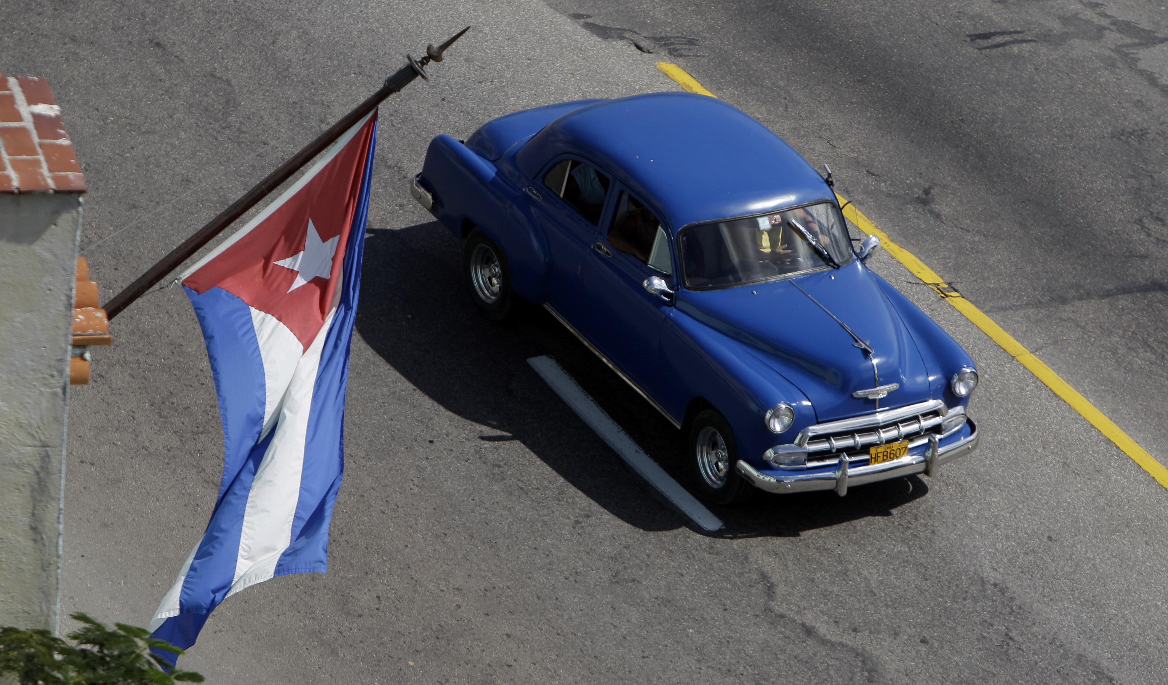 El gobierno cubano había publicado la semana pasada la lista de autos que incluyen elevados precios. (Foto: AP)