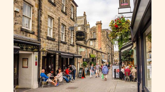 Harrogate (North Yorkshire. Votado como el mejor pueblo para vivir en Yorkshire, Harrogate es una joya del norte inglés. Su refinamiento, a pesar de su cercanía a ciudades industriales, se refleja en el barrio de Montpellier, que acoge alrededor de 80 tie