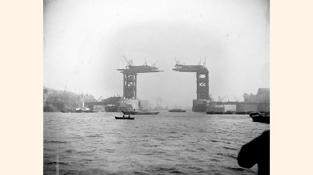 La imagen del Puente de la Torre, de Londres, fue tomada en 1889, ocho años después de que comenzara la construcción y cinco antes de que culminara.