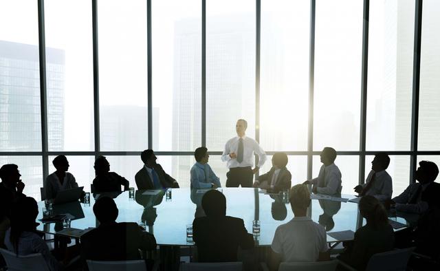 FOTO 9. TEN FE EN TU PROYECTO AUNQUE NADIE MÁS LO TENGA (TARDE O TEMPRANO ALGUIEN LO TENDRÁ). Todo mundo relaciona hoy a Marvel con Disney, pero la compra fue hasta 2009, un año después del lanzamiento de sus dos primeras películas y tres años desde la creación del estudio, pero no siempre tuvo la suerte de su lado. En 1998 y por extrema necesidad, buscó vender los derechos de todos sus personajes a otros estudios sin éxito, ya que no tenían la fama de los de DC Comics, que eran los más reconocidos hasta aquel entonces. Esos mismos personajes que nadie quería son los que hoy todo mundo conoce, hayan leído un cómic o no.